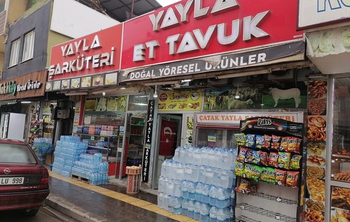 Yayla Şarküteri Afşin’de geniş ürün yelpazesiyle hizmete devam ediyor.