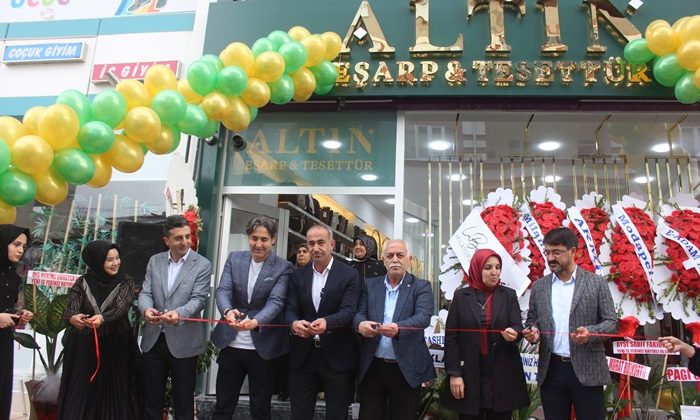 Afşin’de Altın Eşarp ve Tesettür firması için açılış töreni düzenlendi.
