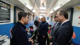 Kaymakam Muammer Sarıdoğan,Ateşböceği Öğrenim Birimi Tırını ziyaret etti.