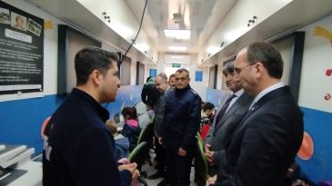 Kaymakam Muammer Sarıdoğan,Ateşböceği Öğrenim Birimi Tırını ziyaret etti.