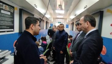 Kaymakam Muammer Sarıdoğan,Ateşböceği Öğrenim Birimi Tırını ziyaret etti.