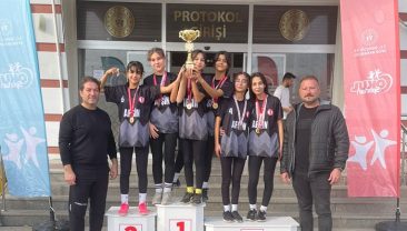 TEAŞ İstiklal Ortaokulu Atletizm sporcularından gururlandıran başarı!