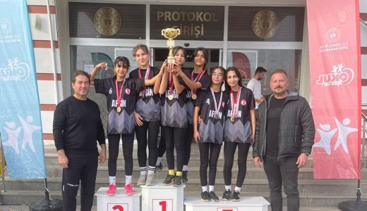 TEAŞ İstiklal Ortaokulu Atletizm sporcularından gururlandıran başarı!