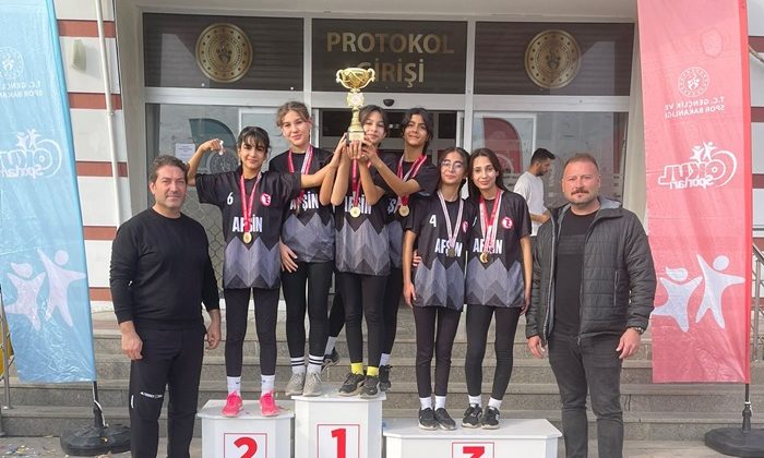 TEAŞ İstiklal Ortaokulu Atletizm sporcularından gururlandıran başarı!