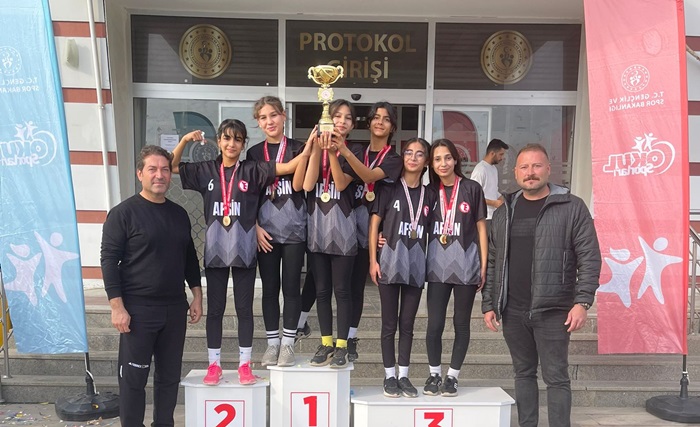 TEAŞ İstiklal Ortaokulu Atletizm sporcularından gururlandıran başarı!