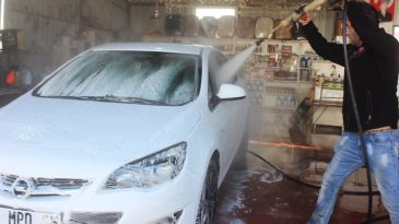 Köpük Oto Yıkama, Sıcak Su ve Koltuk Yıkama yenilikleriyle hizmete  devam ediyor.