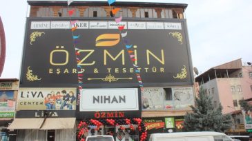 ÖZMİN Tesettür,Eşarp,Şal,Çanta ve Cüzdan’dan sonra Bayan Giyimde Afşin’lileri bekliyor.