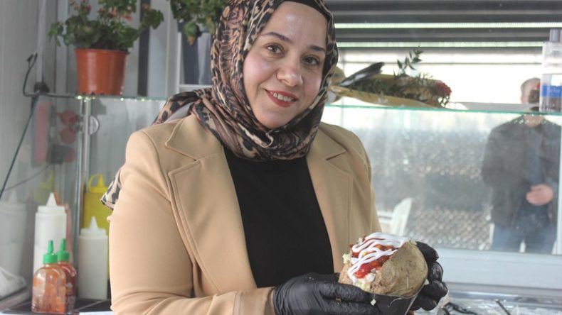 Kumpir, Afşin’de farklı damak tadı arayanlar için hizmet vermeye devam ediyor.