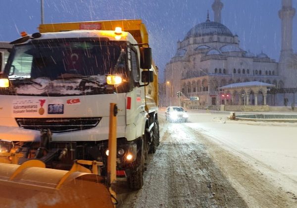 Kuzey İlçelerde Karla Mücadele Aralıksız Sürüyor.