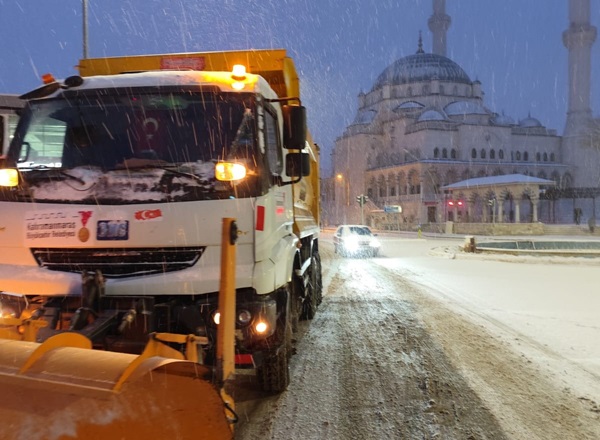 Kuzey İlçelerde Karla Mücadele Aralıksız Sürüyor.