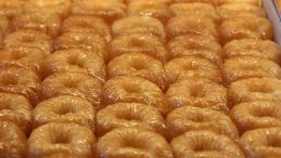 En taze ürünler Karamel Pastanesinde sizleri bekliyor.