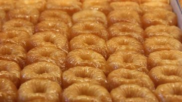 En taze ürünler Karamel Pastanesinde sizleri bekliyor.