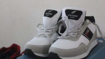 Afşin Mevsim Ayakkabı’da Seç-Al 250 Tl rüzgarı.