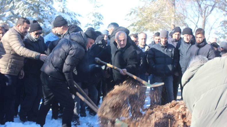 Afşin’in Doğan Dayısı son yolculuğuna uğurlandı.