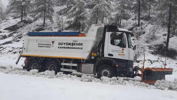 Kırsalda Kar Seferberliği; Büyükşehir Ekipleri 7/24 Sahada.