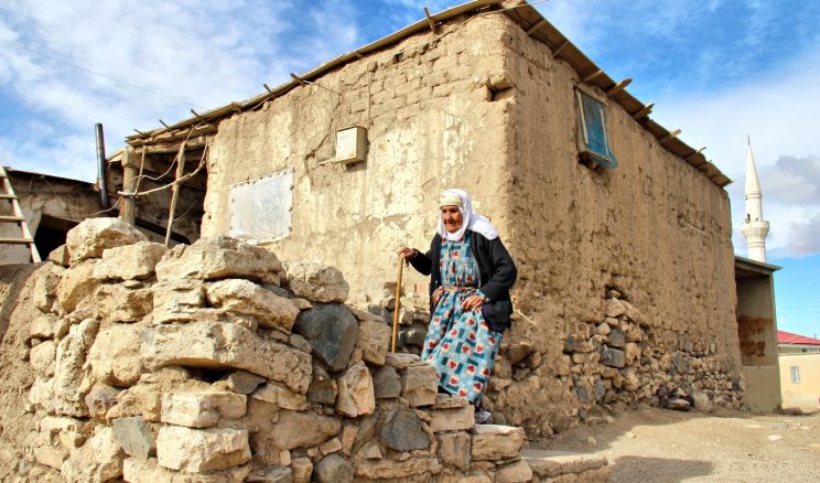 Afşin’de tarihi taş ve toprak evler!