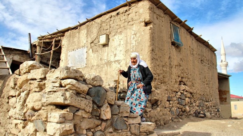 Afşin’de tarihi taş ve toprak evler!