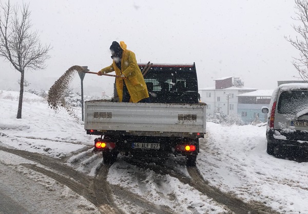 Onikişubat Belediyesi karla mücadelede tam teyakkuzda.
