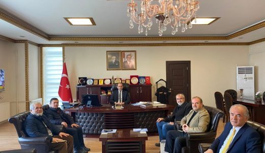 Yarpuz Edebiyat Dergisi Yayın Kurulu Üyelerinden Kaymakam Sarıdoğan’a ziyaret.