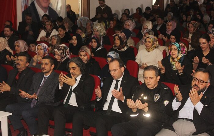 “Gençlerin Mutlu Gelecek Planı” Konferansı Prof. Dr. Halis Aydemir’in katılımıyla gerçekleşti.