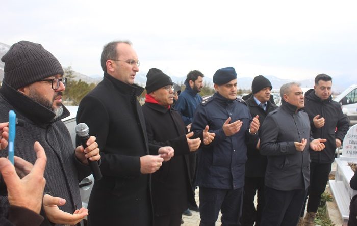 6 Şubat Şehitleri Afşin’de Fırtınaya rağmen gözyaşlarıyla anıldı.