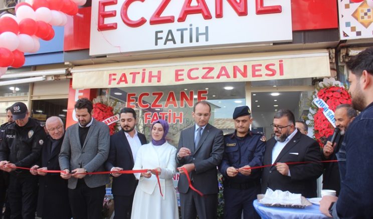 Afşin’de hizmete başlayan Fatih Eczanesi için açılış töreni yapıldı.