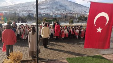 Afşin’de Okullar “Bayrak” Teması ile yeni döneme açıldı.