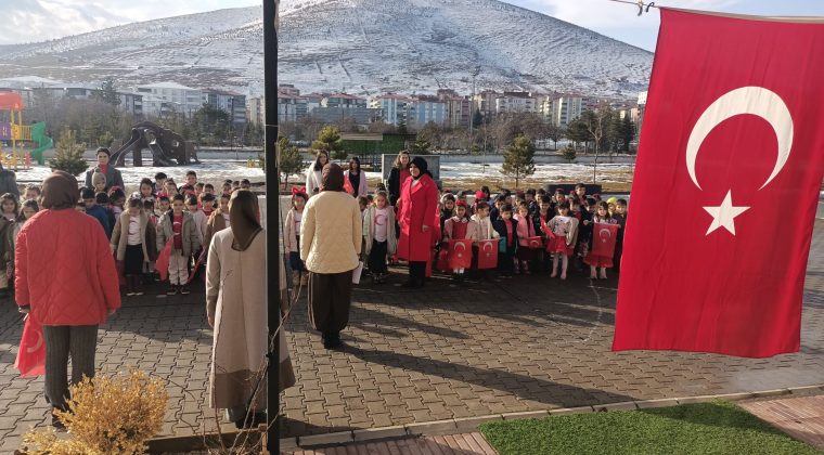 Afşin’de Okullar “Bayrak” Teması ile yeni döneme açıldı.