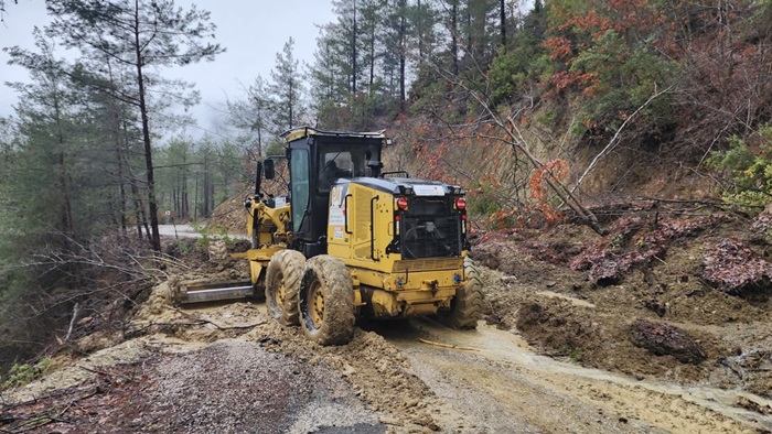 Büyükşehir, Yağışların Oluşturduğu Tahribatları Bir Bir Ortadan Kaldırıyor.