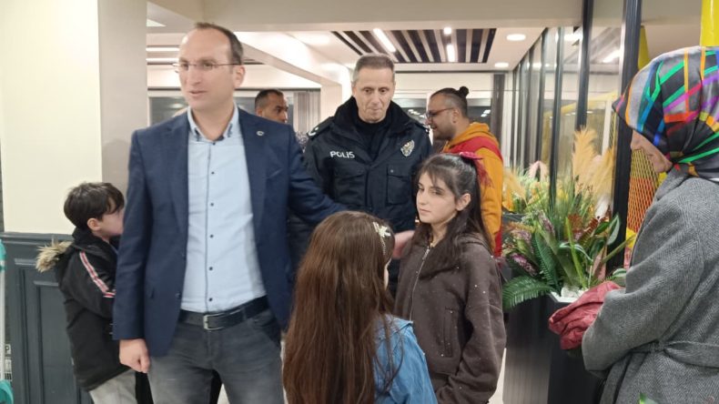 Afşin’de Dünya Yetimler gününde İftar Sofrası Yetim ve Öksüzler için kuruldu.