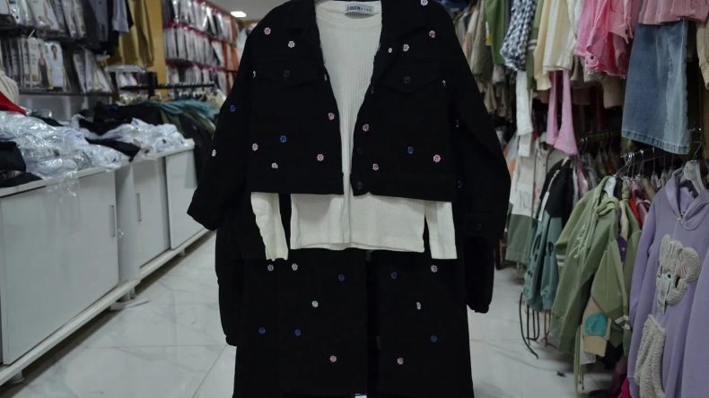 Öz Cerenler Giyim Mağazasında en trend ürünler en uygun fiyata sizleri bekliyor.