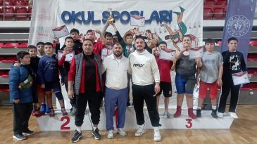 Afşinli pehlivanlar Sivas’tan derecelerle döndü.