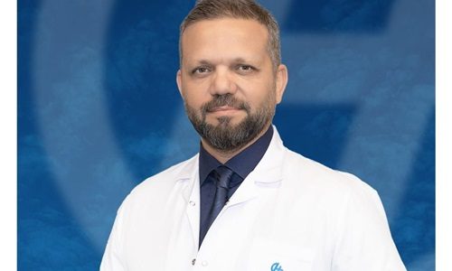 Yürümükte zorlanan hasta, Opr.Dr.Coşkuner Kalın’ın ameliyatı ile yeniden yürümeye başladı.