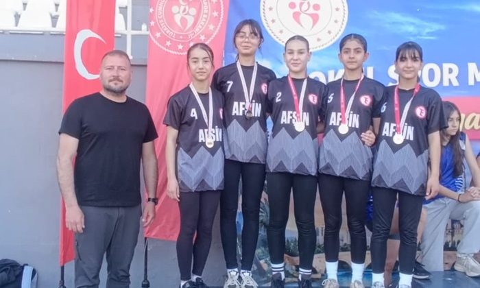 TEAŞ İstiklal Ortaokulu’ndan Büyük Başarı: Türkiye Finallerine Yükseldiler