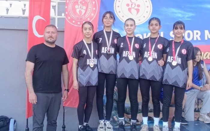 TEAŞ İstiklal Ortaokulu’ndan Büyük Başarı: Türkiye Finallerine Yükseldiler