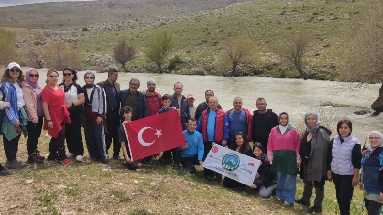 Osmaniye Dağcılık Kulübü üyeleri Afşin’de Ters Lale ziyareti yaptı.