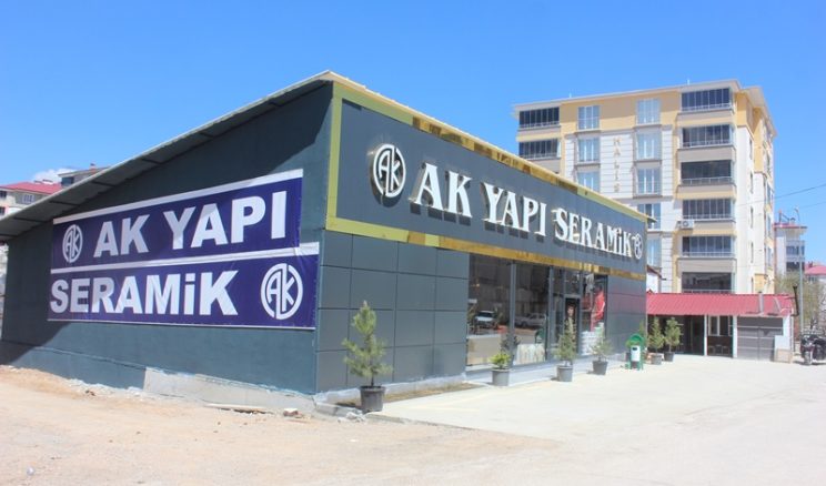 Ak Yapı Seramik, devasa teşhir salonu ile  hizmet vermeye devam ediyor.