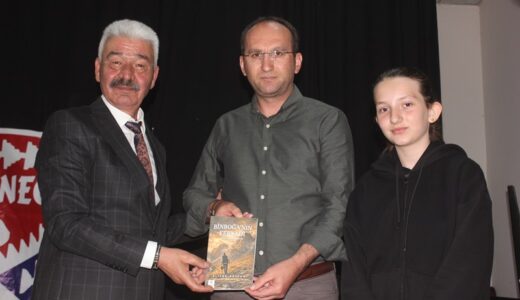 Aşık Aliyar Arslan’ın ilk kitabı için İmza günü düzenlendi.