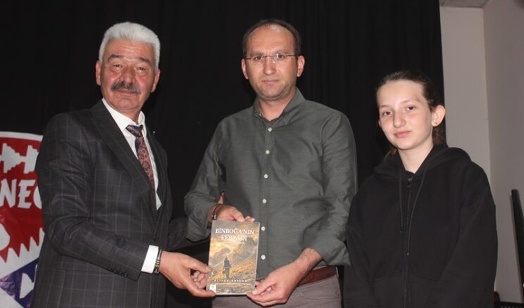 Aşık Aliyar Arslan’ın ilk kitabı için İmza günü düzenlendi.