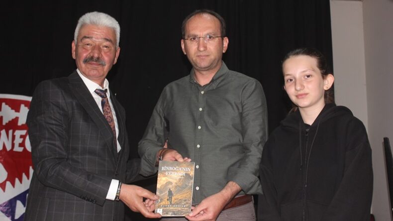 Aşık Aliyar Arslan’ın ilk kitabı için İmza günü düzenlendi.