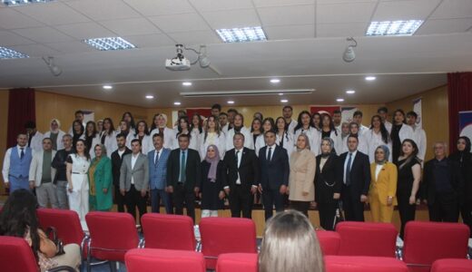 Afşin’de Hemşirelik Haftasında Önlük giyme töreni gerçekleştirildi.