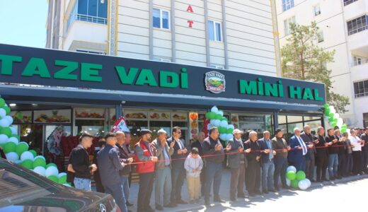 Afşin’de Taze Vadi Mini Hal için açılış töreni düzenlendi.