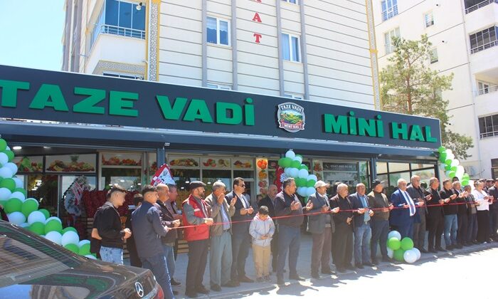 Afşin’de Taze Vadi Mini Hal için açılış töreni düzenlendi.