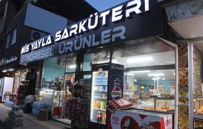 MİS Yayla Şarküteri müşteri kabulüne başladı.
