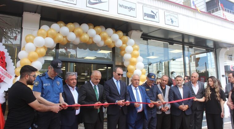 Afşin’de ARİS Giyim Mağazası için açılış töreni düzenlendi.