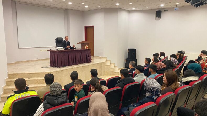 Afşin’de Aday Sürücülere Bilgilendirme Toplantısı düzenlendi.