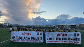 Afşin’de Futbol Turnuvasında Trafik Kurallarına Afişle dikkat çekildi.