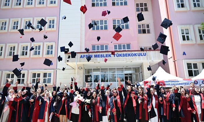 Afşin Meslek Yüksekokulu’nda Mezuniyet Coşkusu Yaşandı.