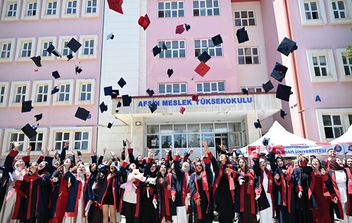 Afşin Meslek Yüksekokulu’nda Mezuniyet Coşkusu Yaşandı.