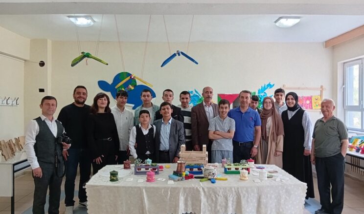 Afşin’de Özel Öğrencilerden Yılsonu sergisi!
